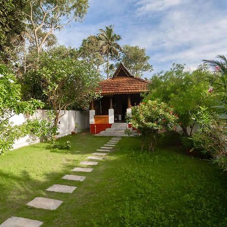 Deshadan'S Tarangi Beach Villas,Marari Марарикулам Екстериор снимка