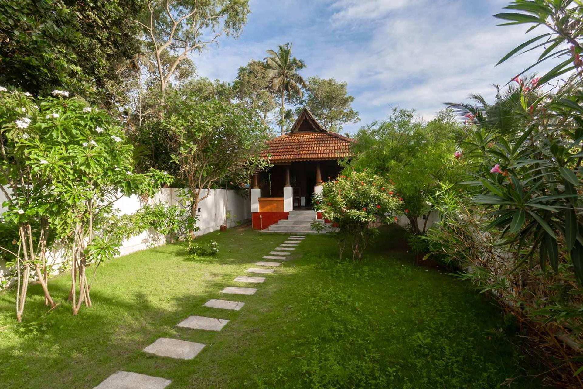 Deshadan'S Tarangi Beach Villas,Marari Марарикулам Екстериор снимка