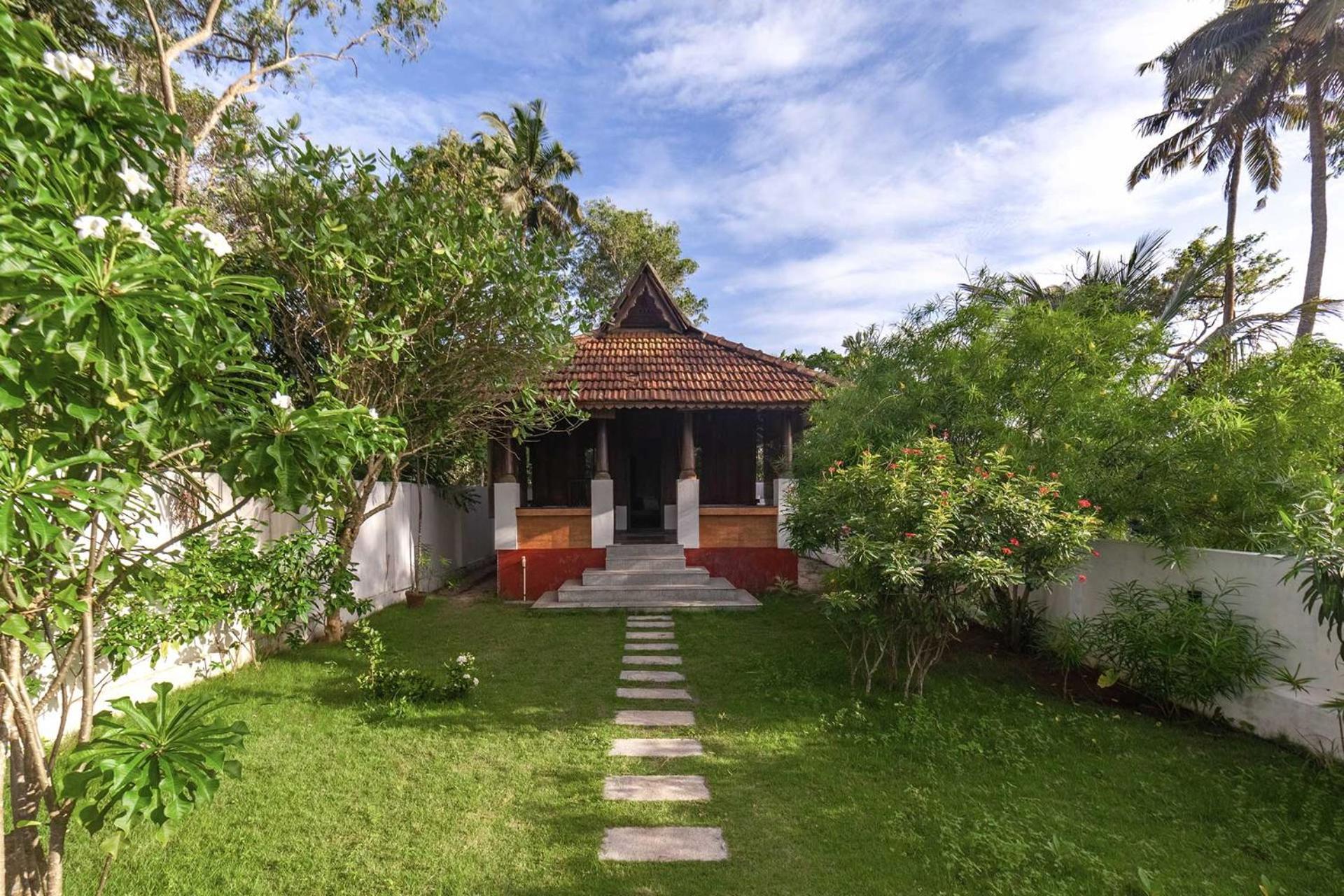 Deshadan'S Tarangi Beach Villas,Marari Марарикулам Екстериор снимка